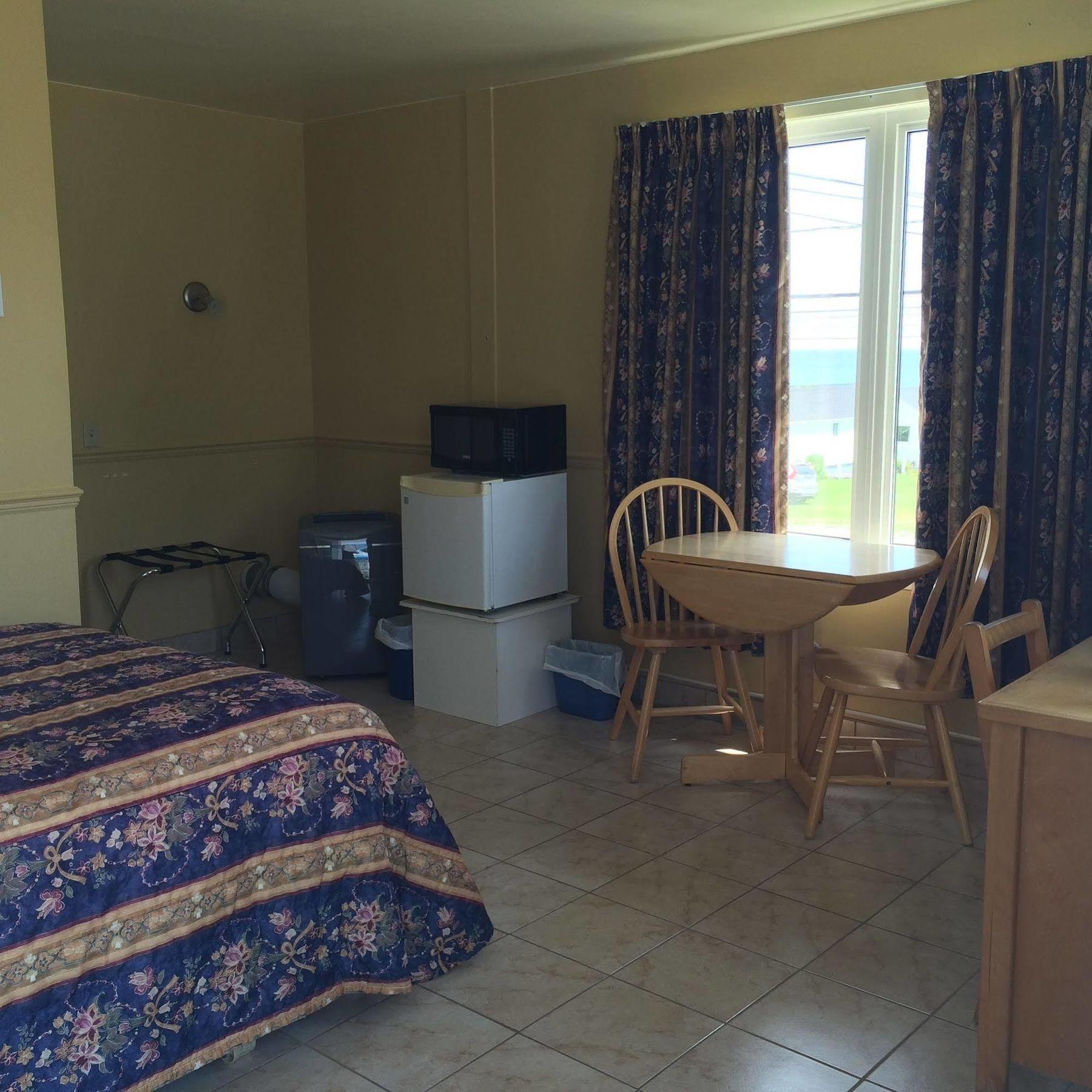 Hotel-motel Fleur De Lys 2* Percé